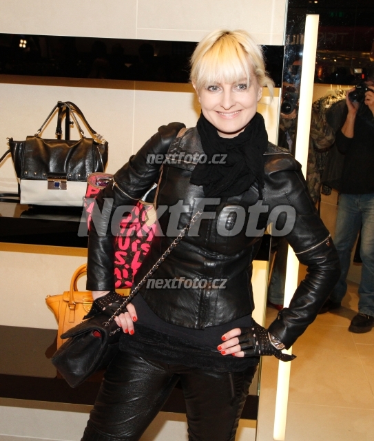 6737 Bara Nesvadbova