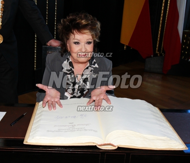 7182 Jirina Bohdalova