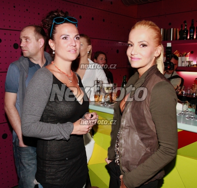2370 Dara Rolins Eva Skallova