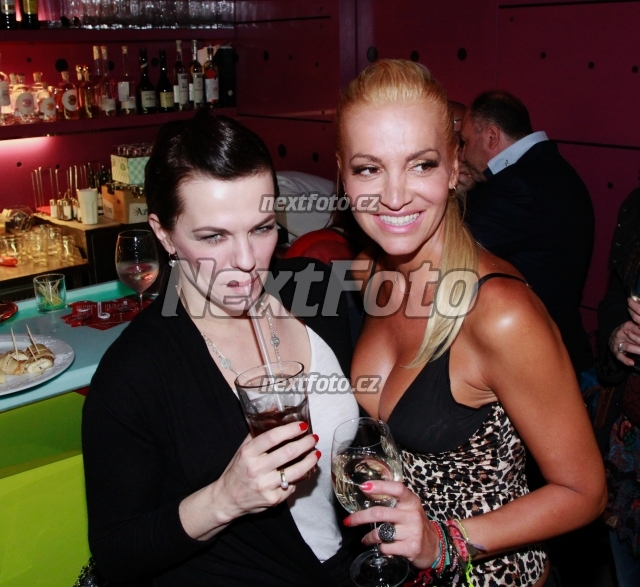 2562 Dara Rolins Marta Jandova