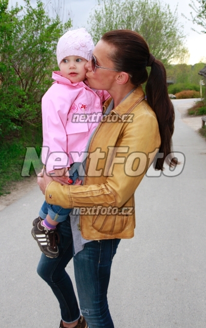 8372 Alice Bendova