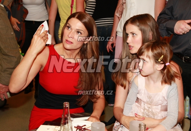 9771 Mahulena Bocanova Jana Bernaskova Justyna Drabkova