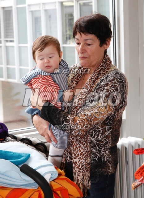 2823 Lenka Vlasakova Maminka Syn Johan Antonin