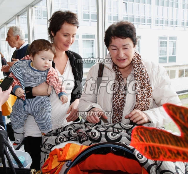 2832 Lenka Vlasakova Maminka Syn Johan Antonin