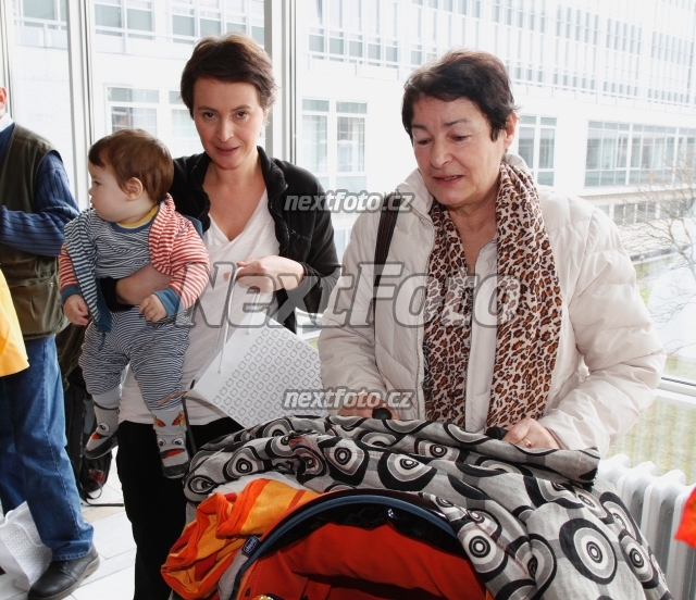 2836 Lenka Vlasakova Maminka Syn Johan Antonin