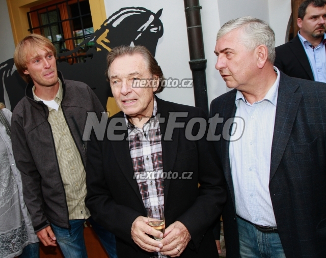 0965 Karel Gott Miroslav Donutil Jakub Vagner