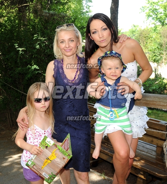 8229 Veronika Zilkova Agata Hanychova Kordula Stropnicka Kryspin Dopita
