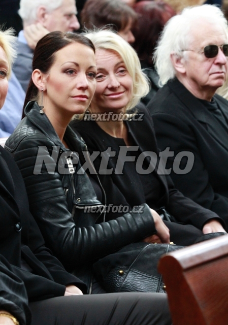 2737 Agata Hanychova Veronika Zilkova