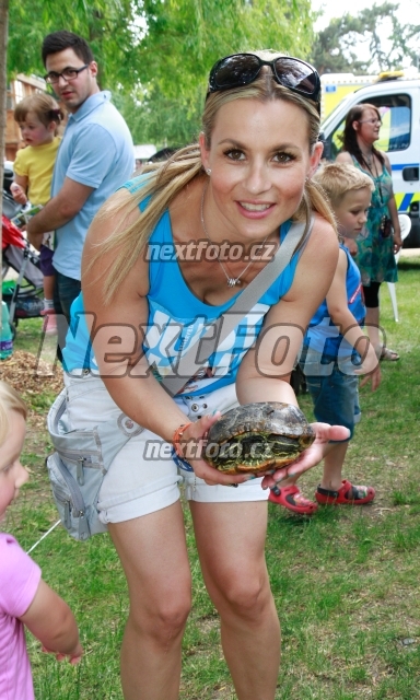 5882 Monika Maresova