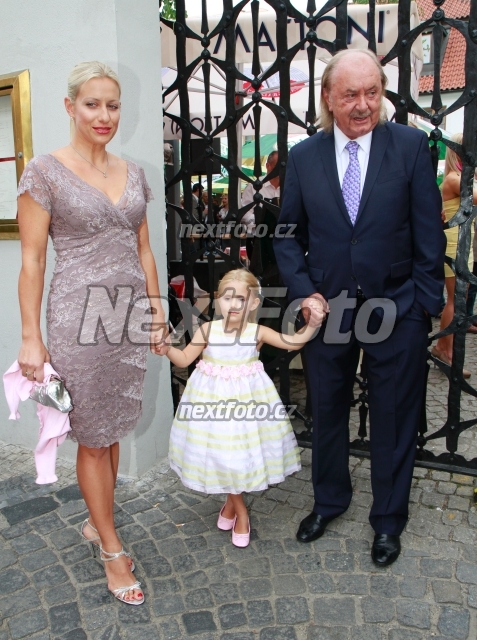 8393 Frantisek Janecek Tereza Matlova Emily Ann Janeckova