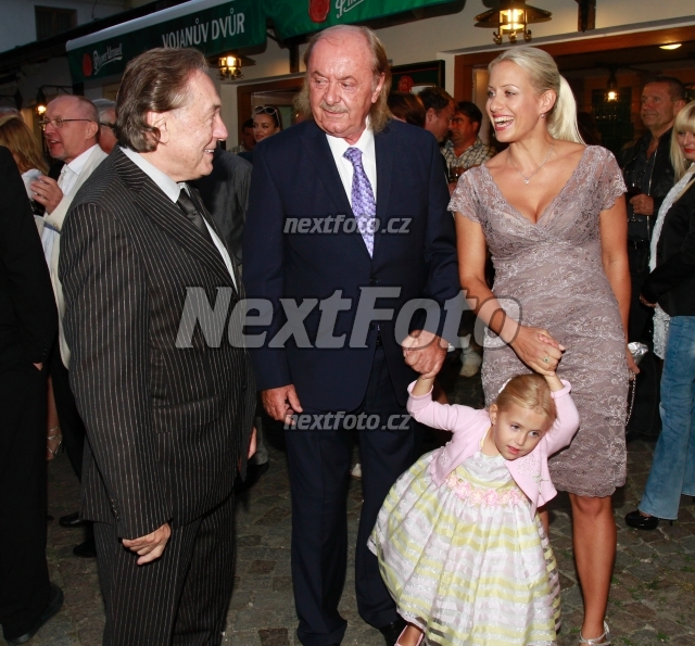 8877 Frantisek Janecek Karel Gott Emily Ann Janeckova Tereza Matlova