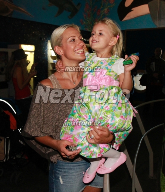 9229 Tereza Matlova Emily Ann Janeckova