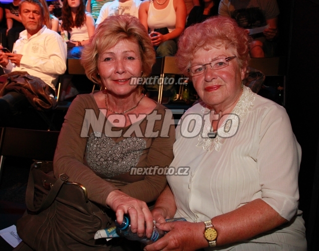 9660 Lenka Maresova