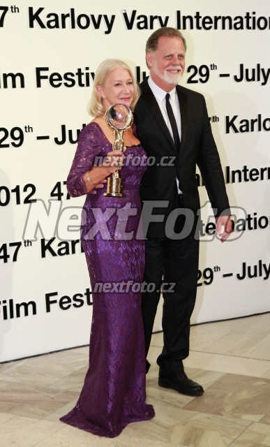 8713 Helen Mirren