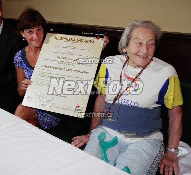 0929 Dana Zatopkova Kveta Jeriova Peckova