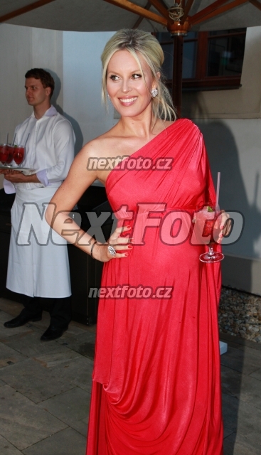 2157 Simona Krainova