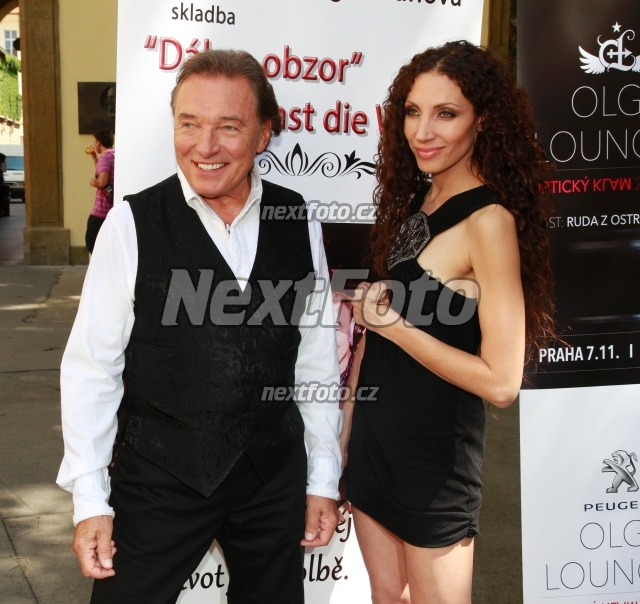 7104 Karel Gott Olga Lounova