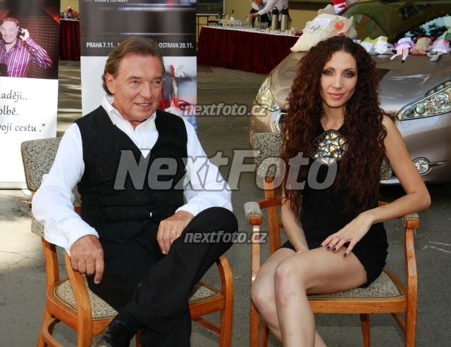 7110 Karel Gott Olga Lounova