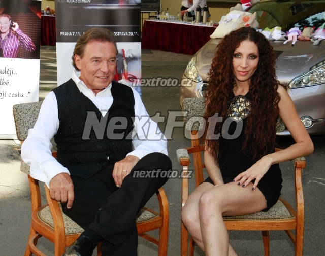 7111 Karel Gott Olga Lounova