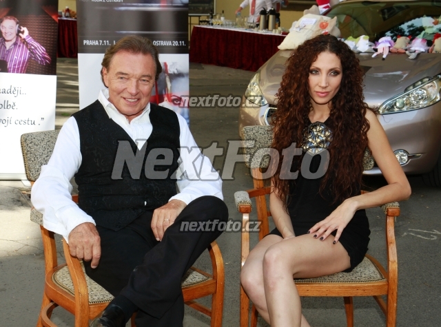 7112 Karel Gott Olga Lounova