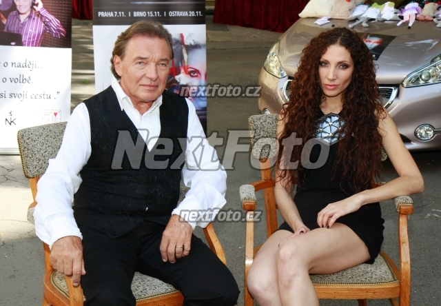 7122 Karel Gott Olga Lounova