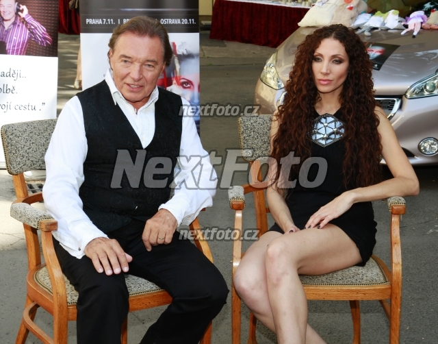 7127 Karel Gott Olga Lounova