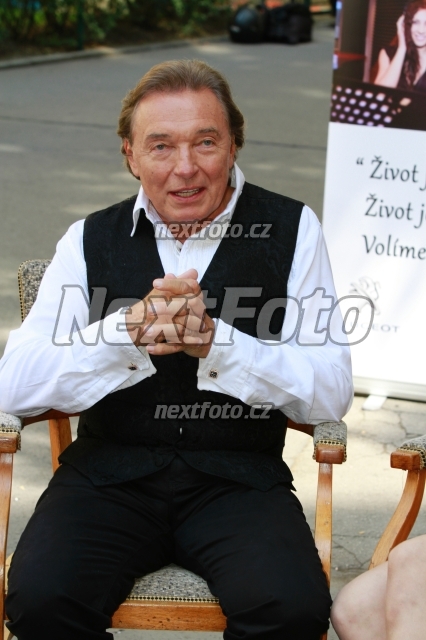 7137 Karel Gott