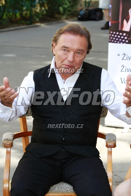 7142 Karel Gott