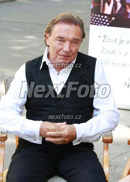 7148 Karel Gott