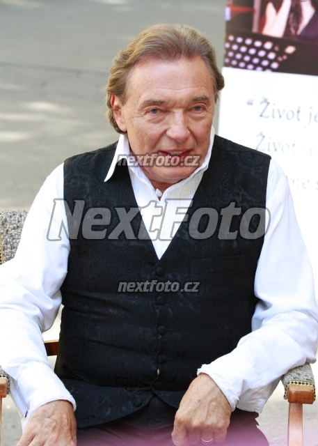 7156 Karel Gott