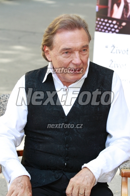 7158 Karel Gott