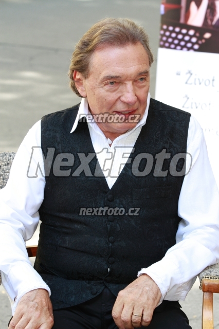 7159 Karel Gott