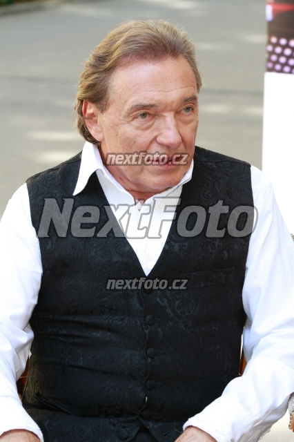 7162 Karel Gott