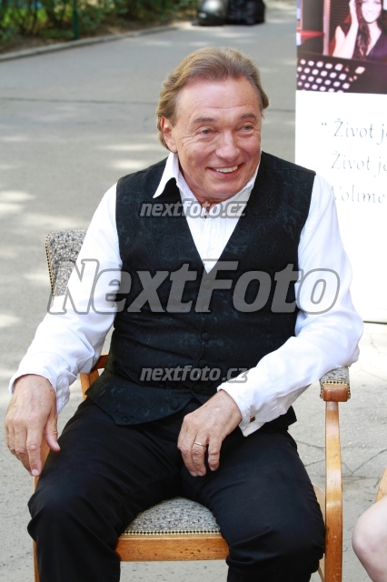 7186 Karel Gott