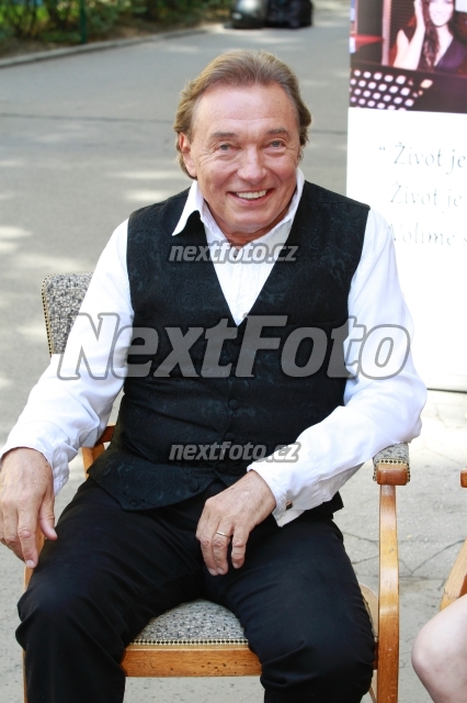 7187 Karel Gott