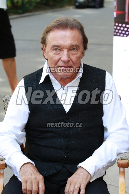 7192 Karel Gott