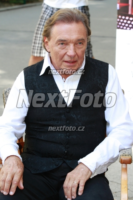 7193 Karel Gott
