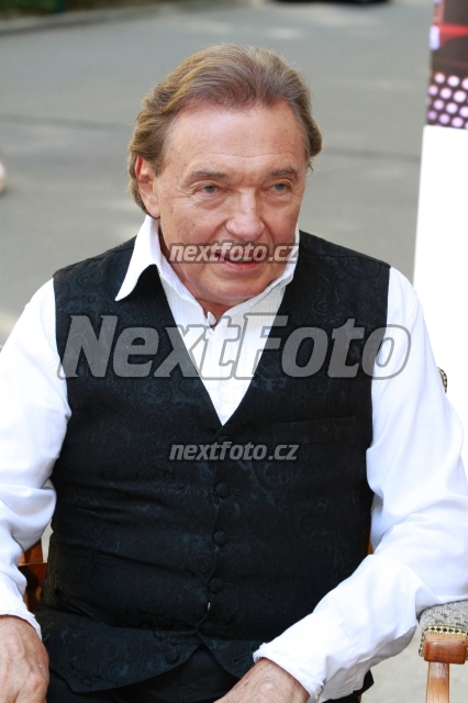 7195 Karel Gott