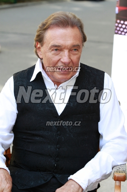 7196 Karel Gott