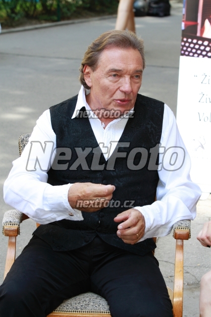 7207 Karel Gott
