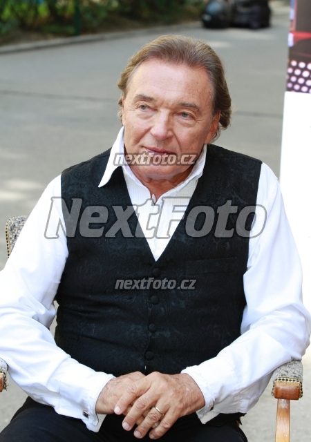 7211 Karel Gott