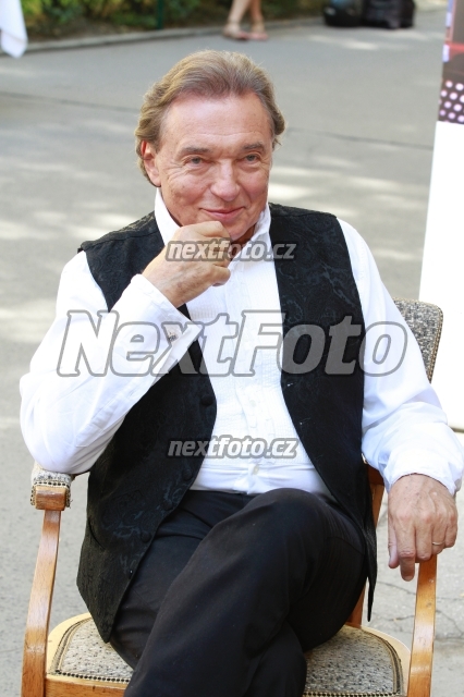 7227 Karel Gott
