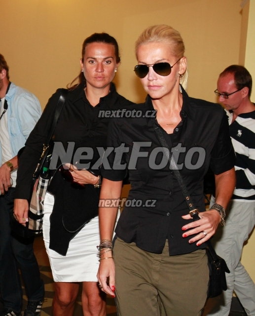 9735 Dara Rolins Eva Skallova