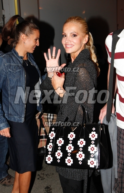 5582 Dara Rolins Eva Skallova