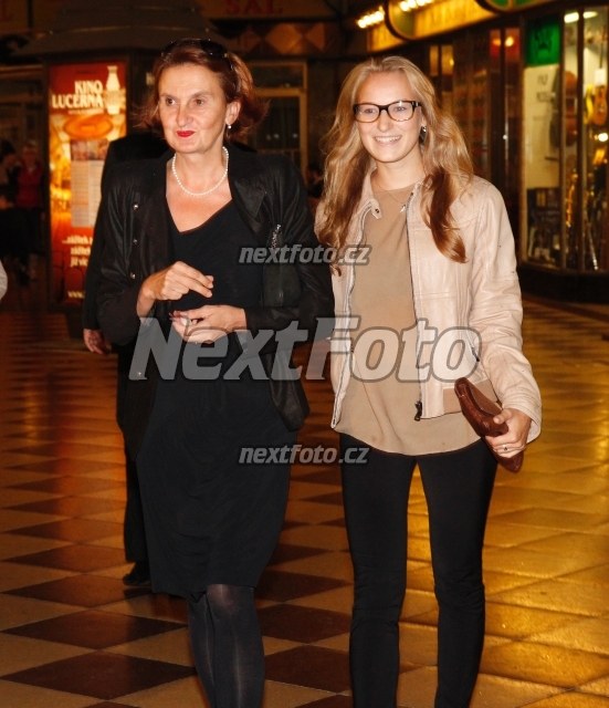 7985 Eva Holubova Karolina Holubova