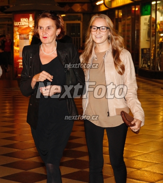 7986 Eva Holubova Karolina Holubova