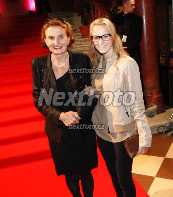 7998 Eva Holubova Karolina Holubova