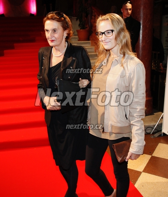 8001 Eva Holubova Karolina Holubova
