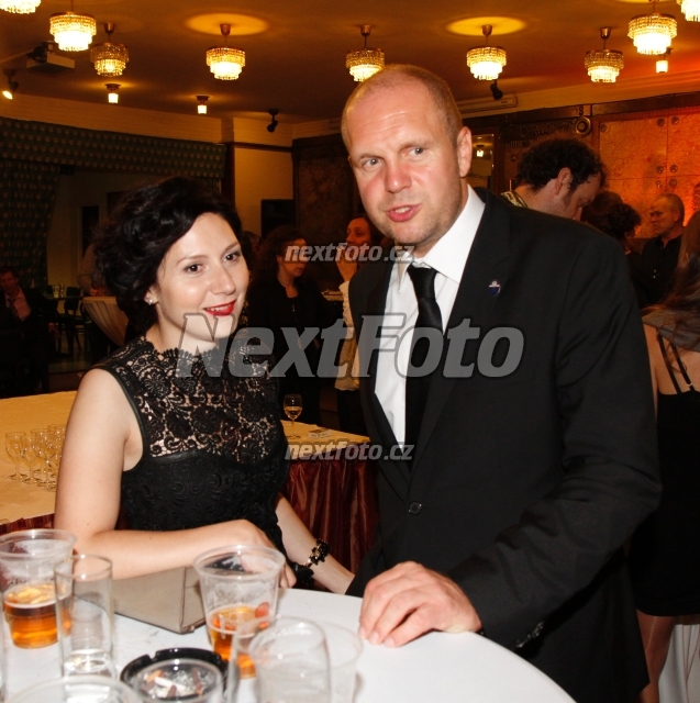 8281 David Ondricek Martha Issova