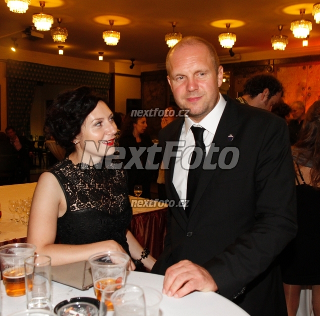 8282 David Ondricek Martha Issova